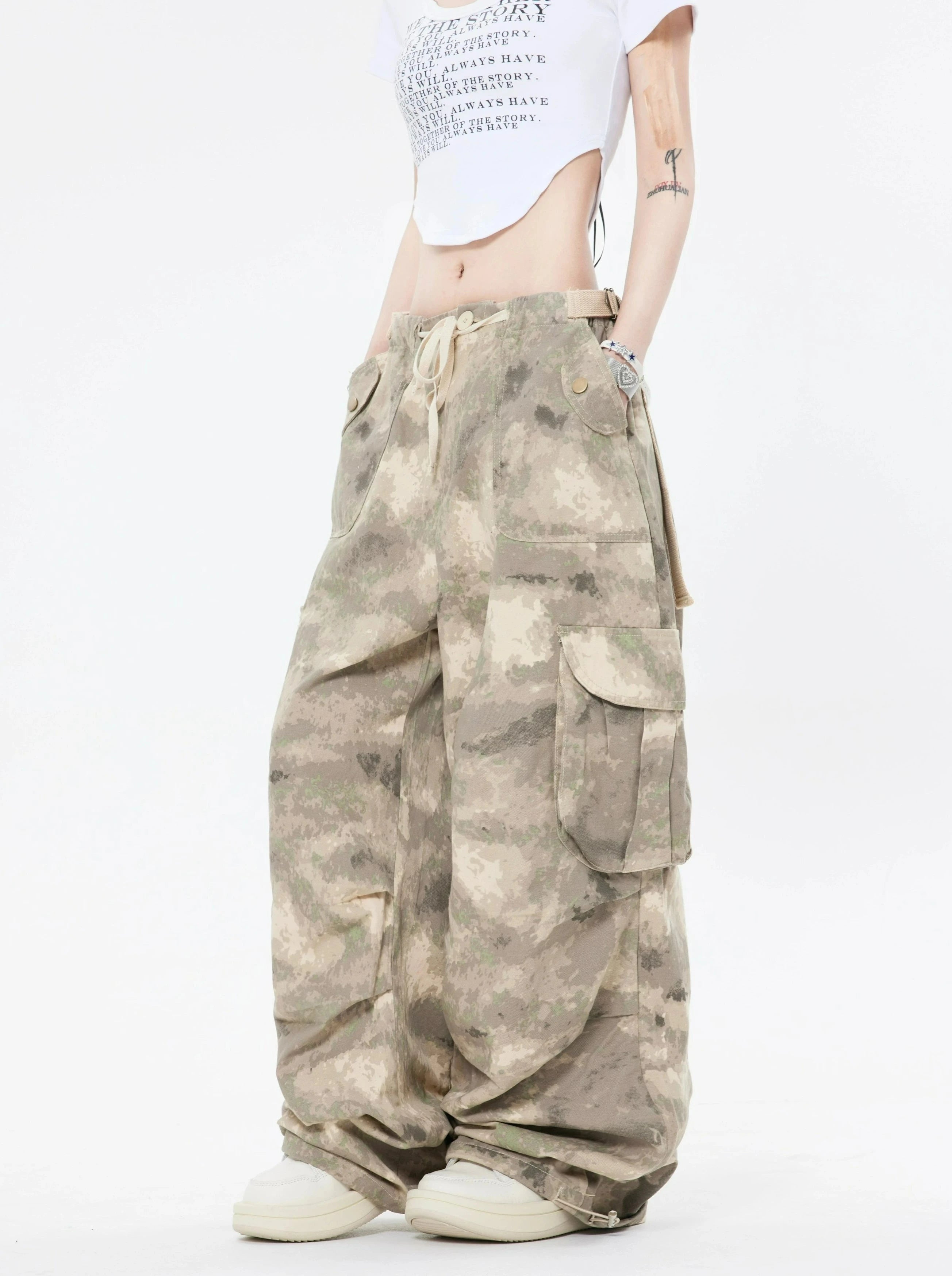 Shops baggy camo pants