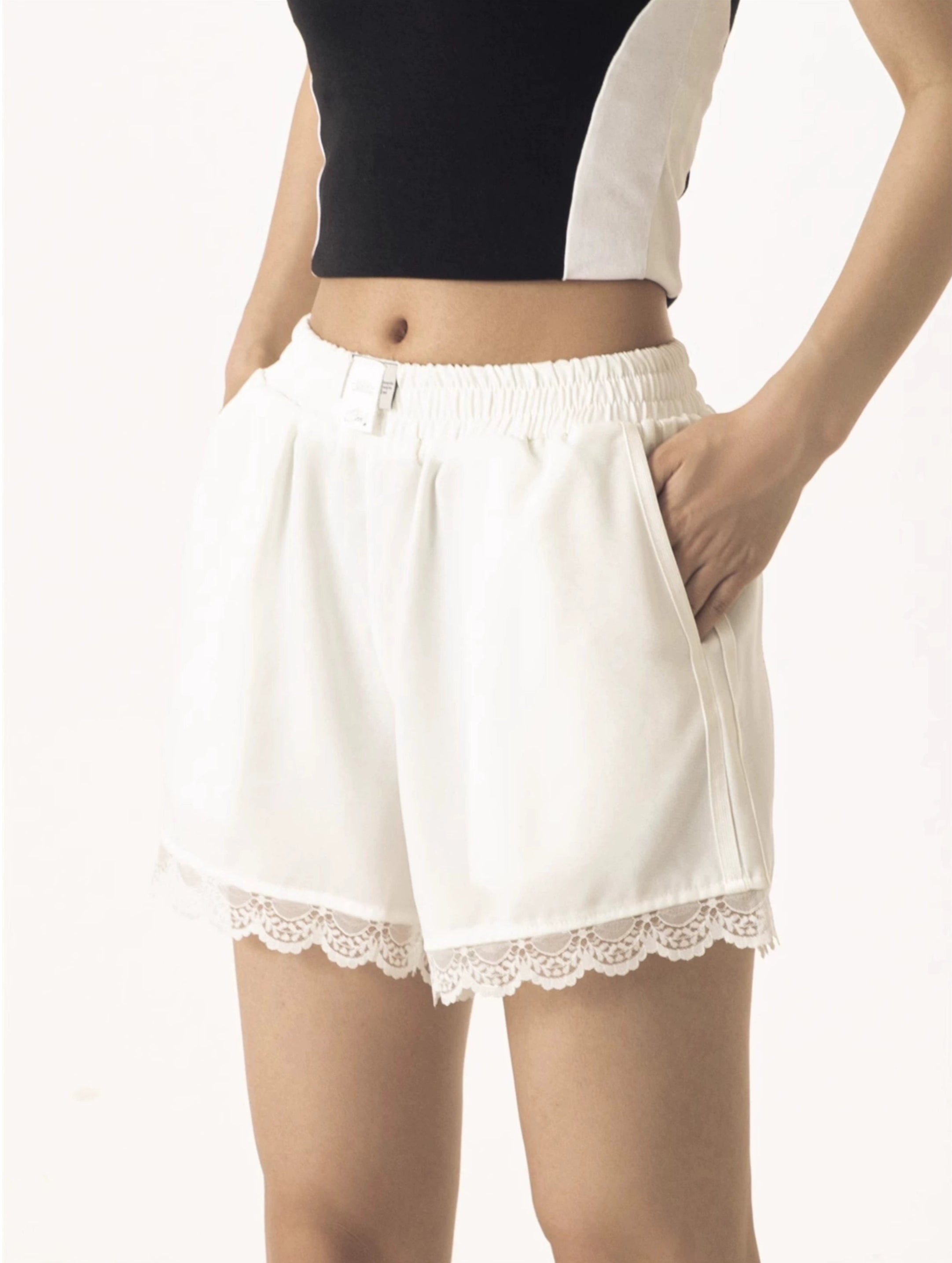 Elastic Waist Contrast Trim Lace Shorts