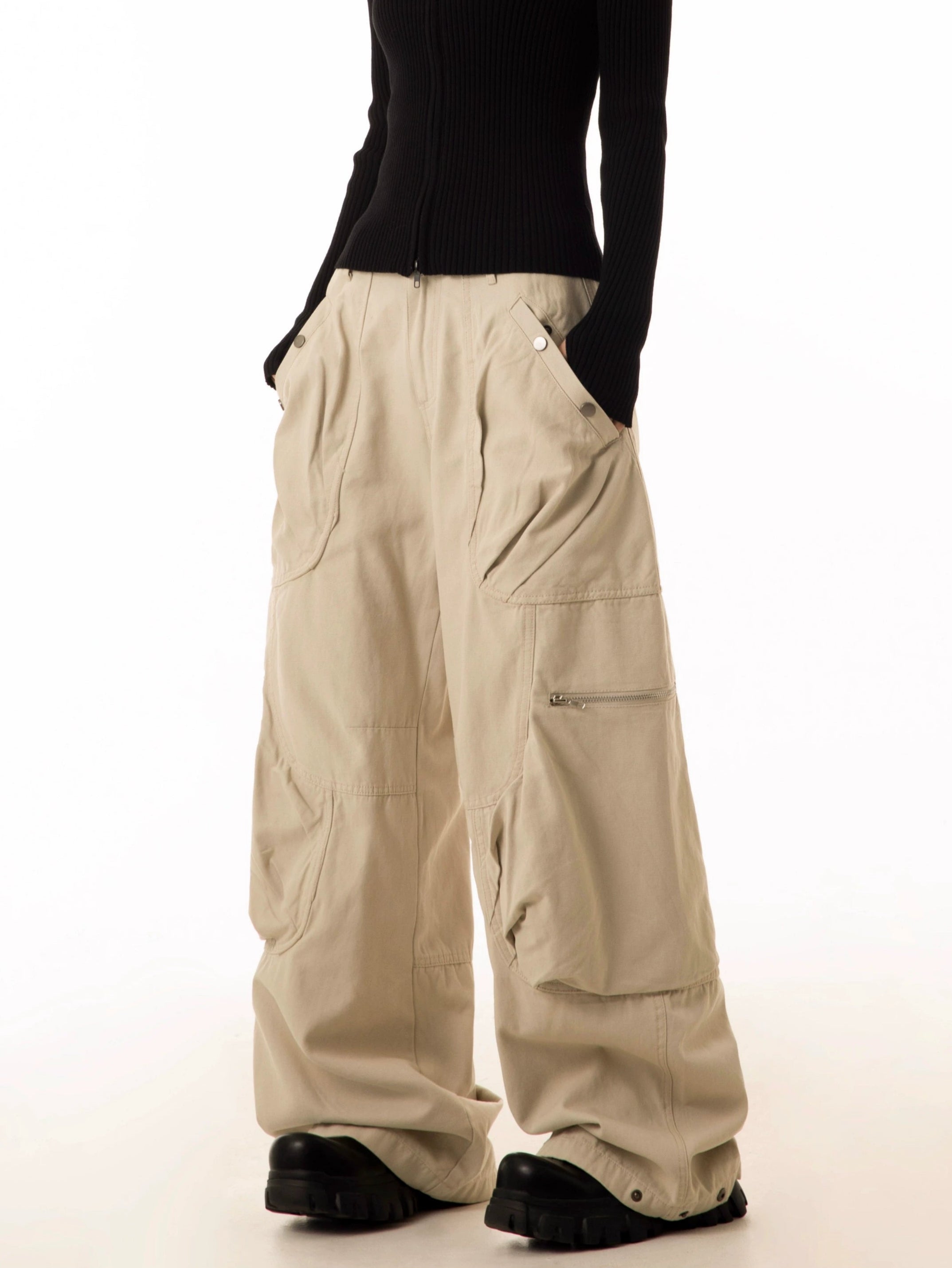 Wide-Leg Cargo Pants with Oversized Pleated Pockets and Zipper Details