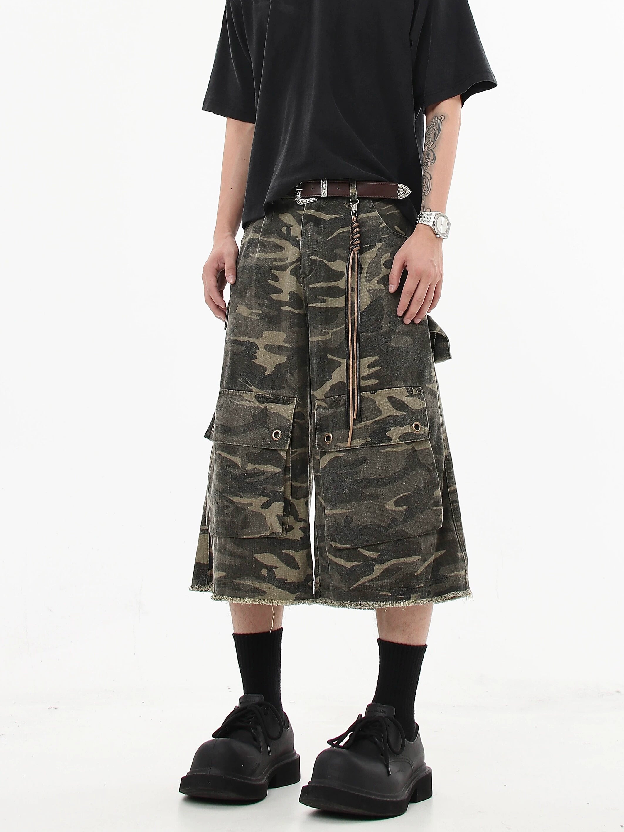 Camo Print Cargo Capri Shorts with Frayed Hem