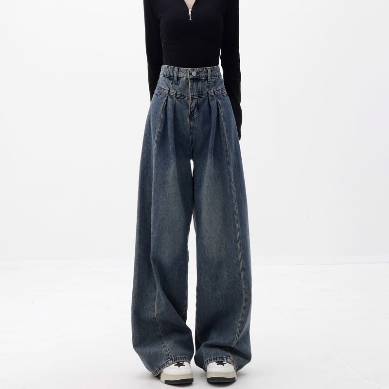 Wide Leg Pleated Jeans